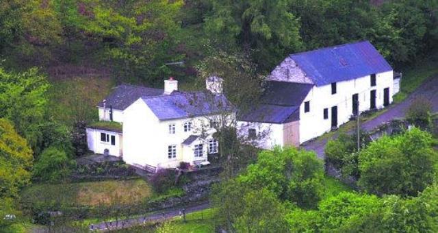 Cwm-Moel Cwm-Moel
