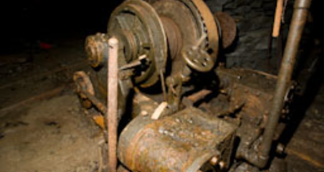 An abandoned winch in Corris Mine Explorers An abandoned winch in Corris Mine Explorers